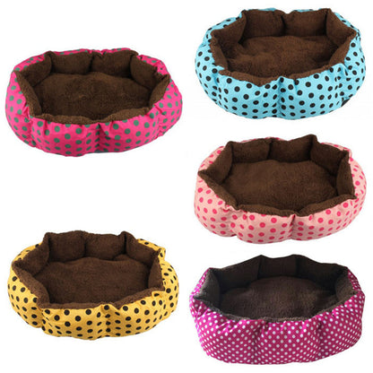 Soft Fleece Pet Bed – Warm, Cozy & Comfortable for Cats!